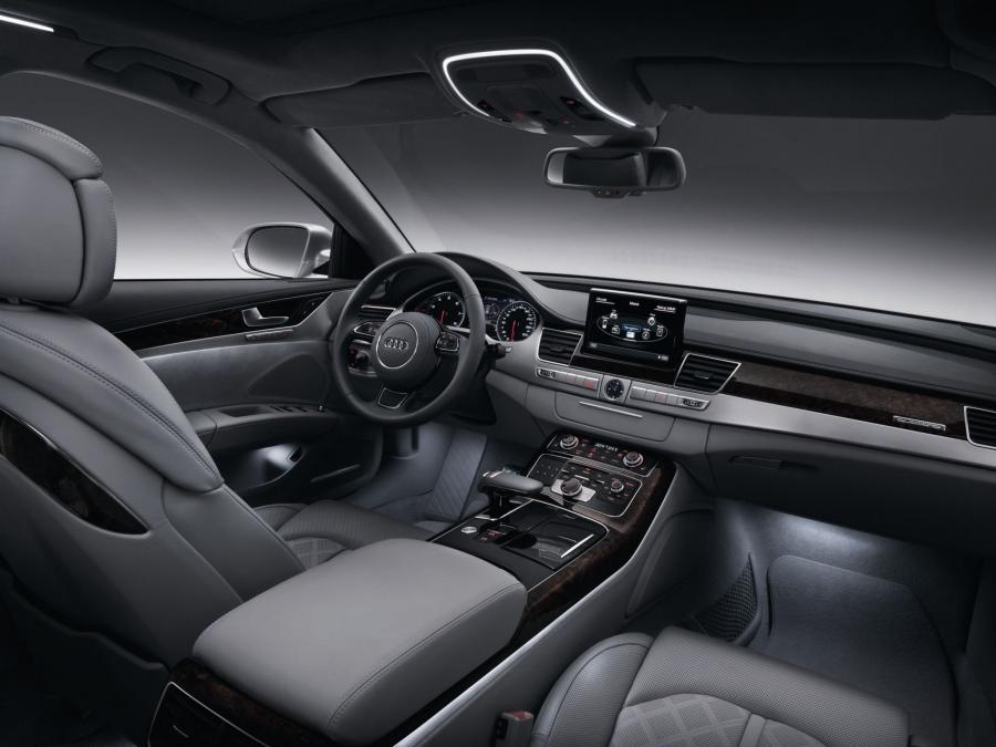 Торпедо Audi A8 L TFSI Quattro (D4) 2010 года  (WW) (фото 16 из 25)